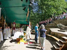 Festgottesdienst zum 1.000 Todestag des Heiligen Heimerads auf dem Hasunger Berg (Foto: Karl-Franz Thiede)